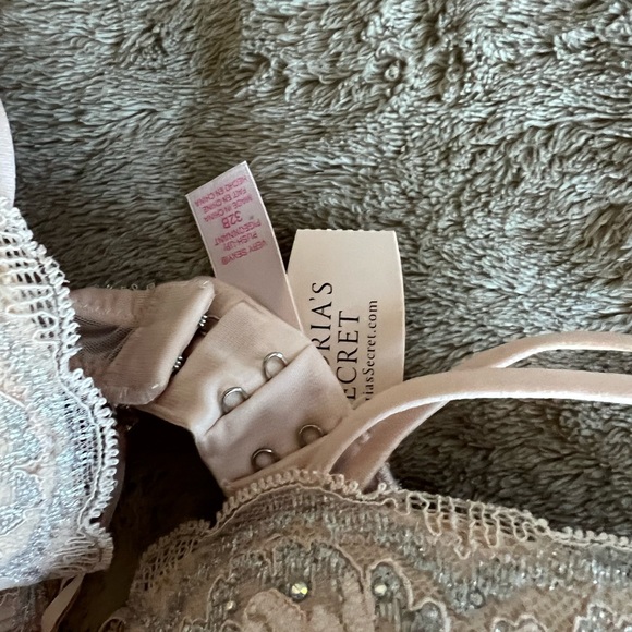 Victoria’s Secret very sexy bra - Picture 5 of 8